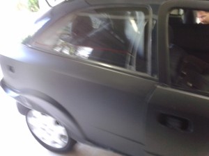 envelopamento preto fosco veiculo adesivado (32)  