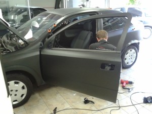 envelopamento preto fosco veiculo adesivado (33)  