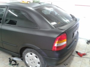 envelopamento preto fosco veiculo adesivado (34)  